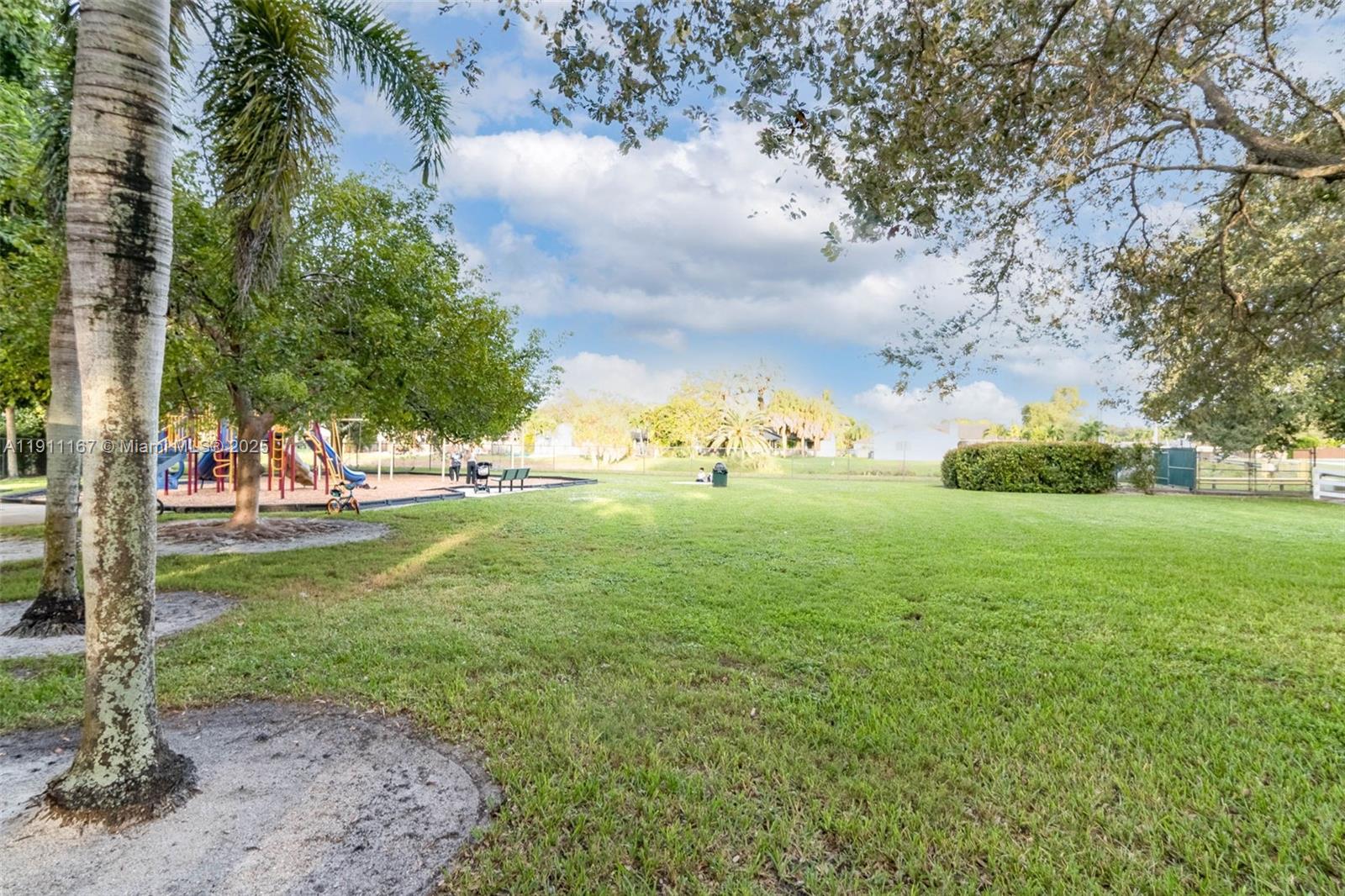 FLAMINGO GARDENS - Residential