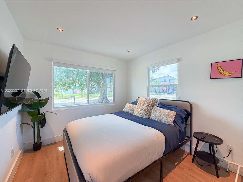 Photo of 105 SW 4th Ave #0, Hallandale Beach, FL 33009 (MLS # A12023357)