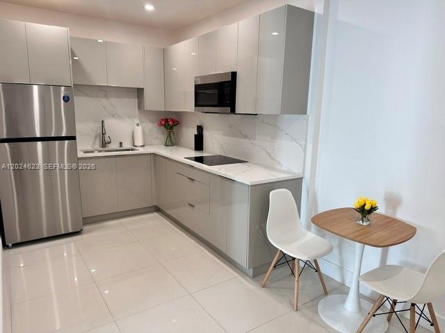 HOLLYWOOD SOUTH SIDE ADD - Residential Lease