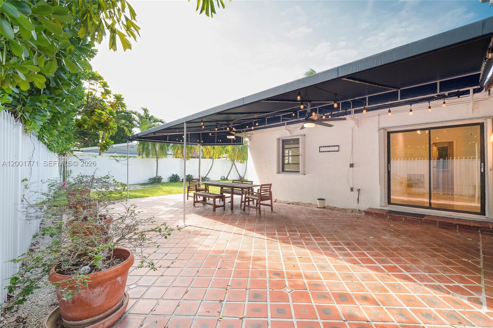 TROPICAL ISLE HOMES SUB - Residential Lease