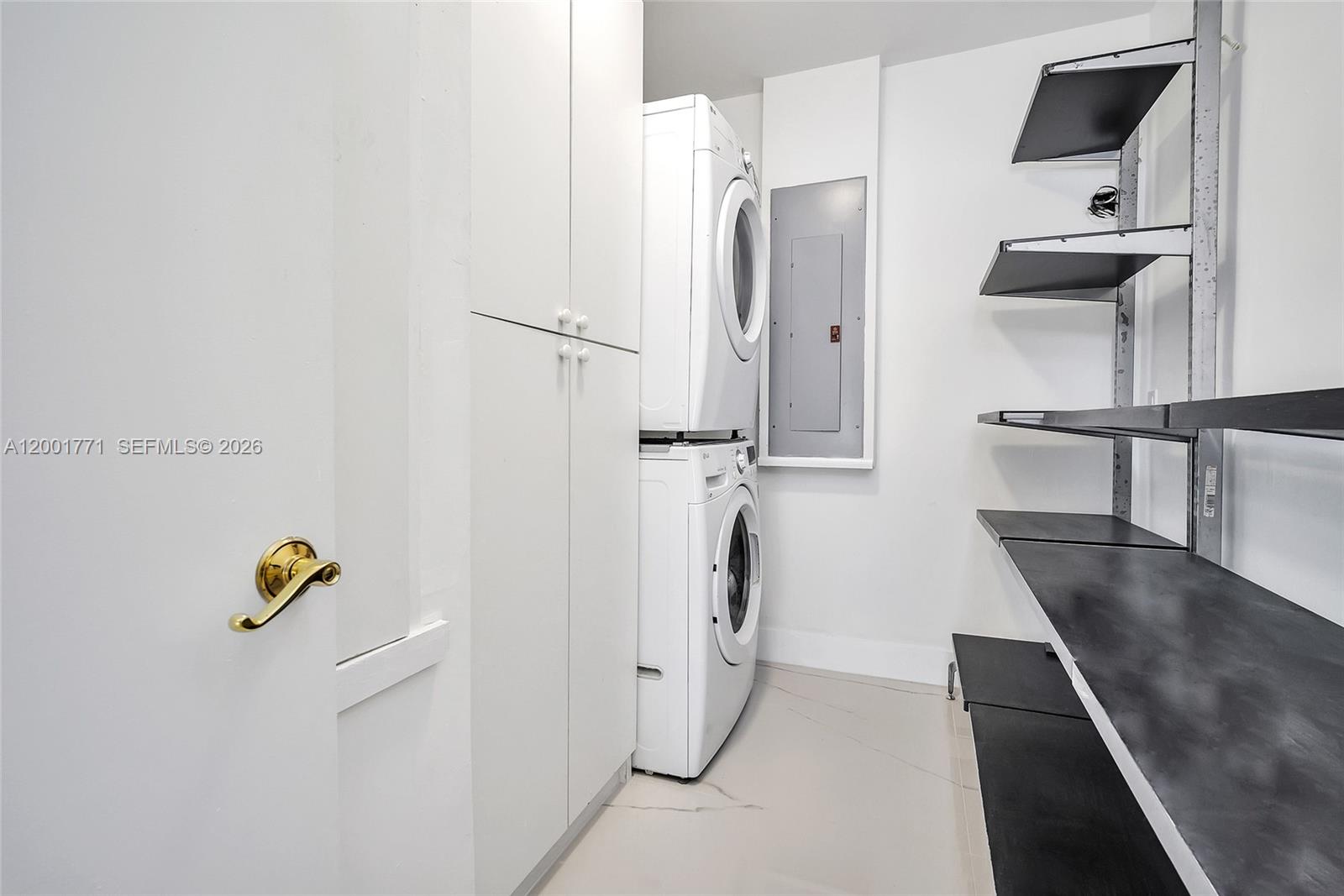 TROPICAL ISLE HOMES SUB - Residential Lease