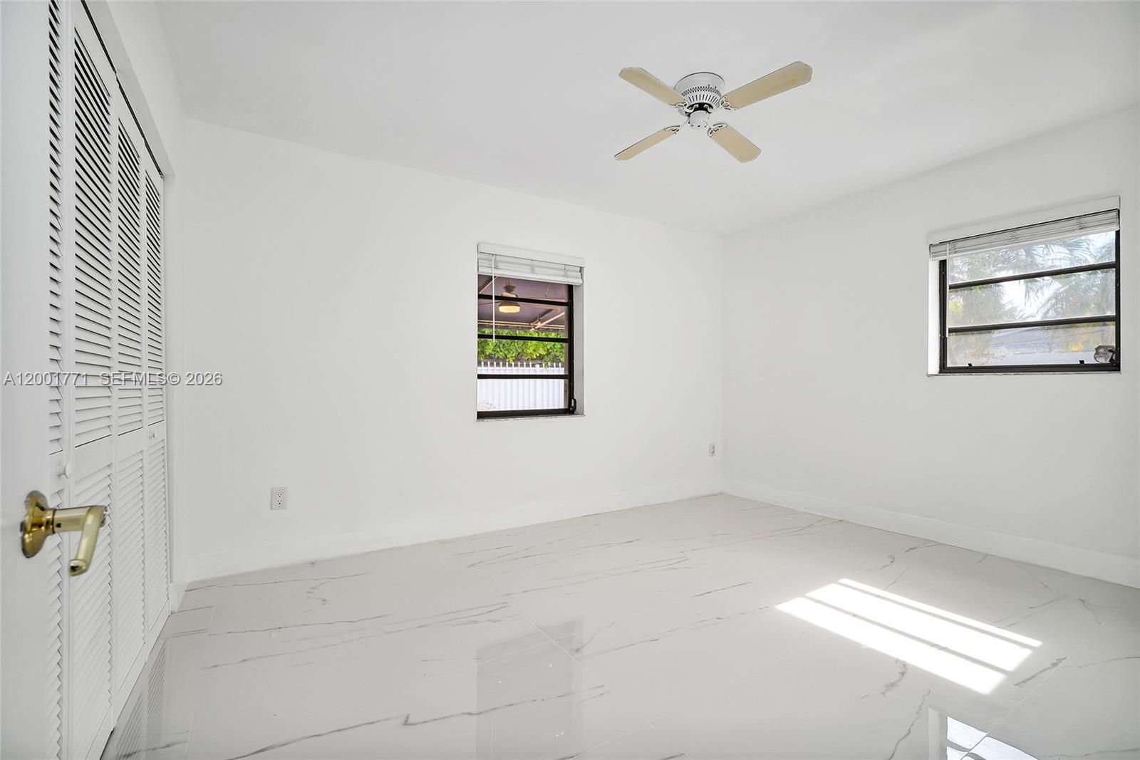 TROPICAL ISLE HOMES SUB - Residential Lease