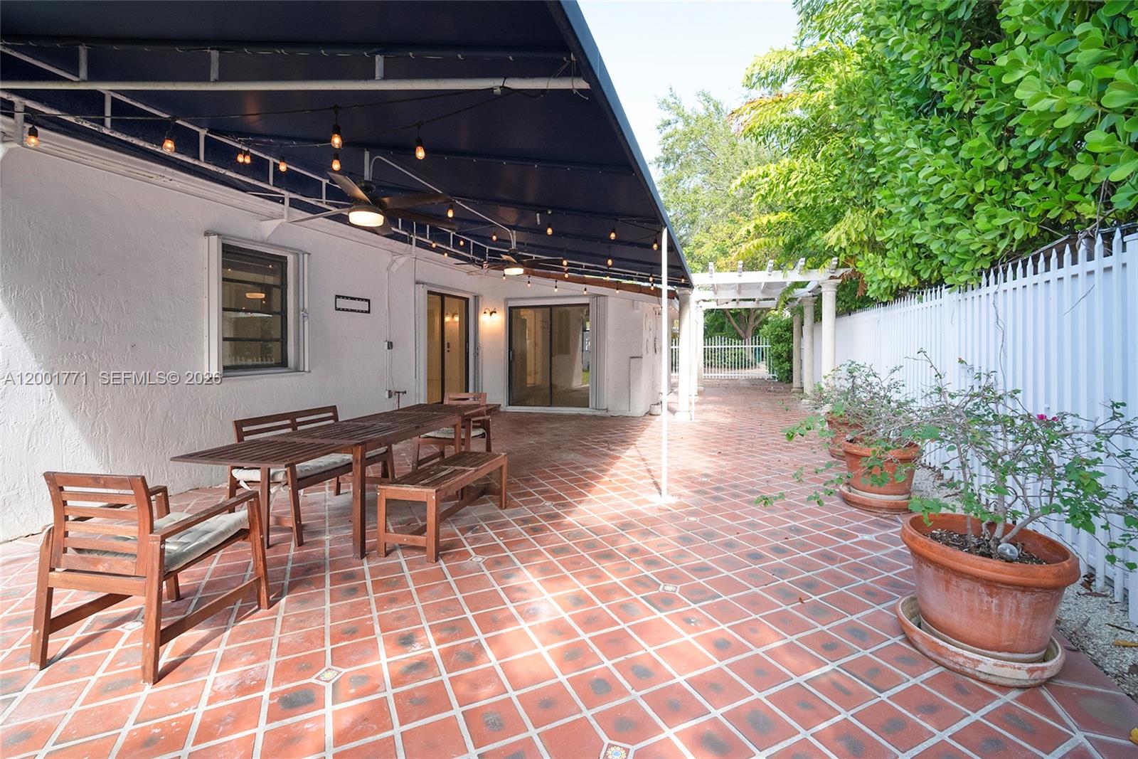 TROPICAL ISLE HOMES SUB - Residential Lease