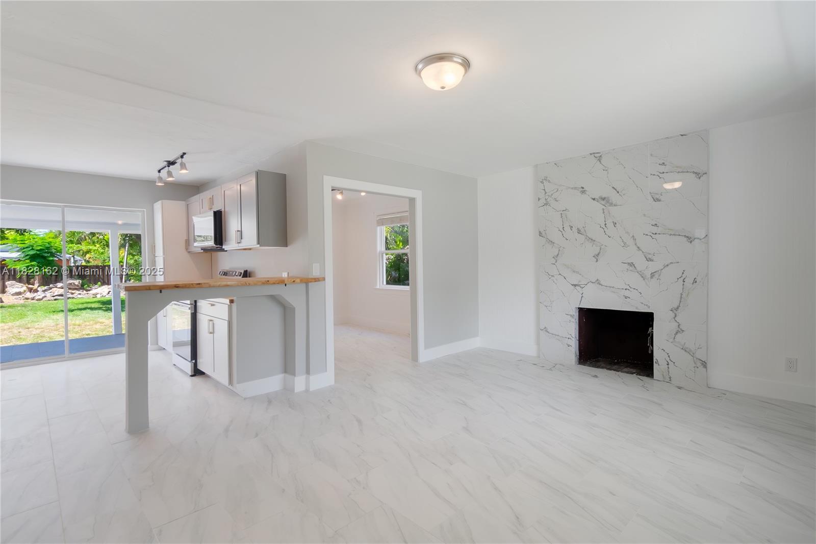 246 NE 13th St