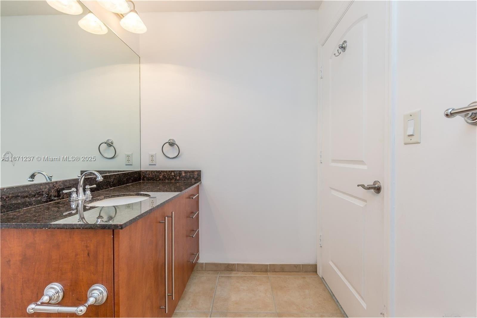 TOSCANO CONDO - Residential