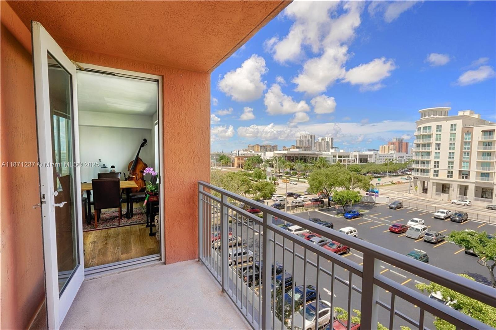 TOSCANO CONDO - Residential