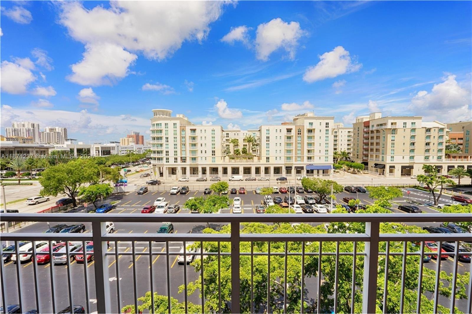 TOSCANO CONDO - Residential