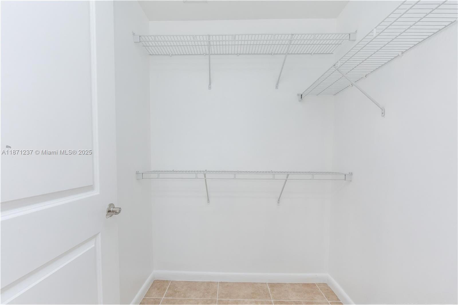 TOSCANO CONDO - Residential