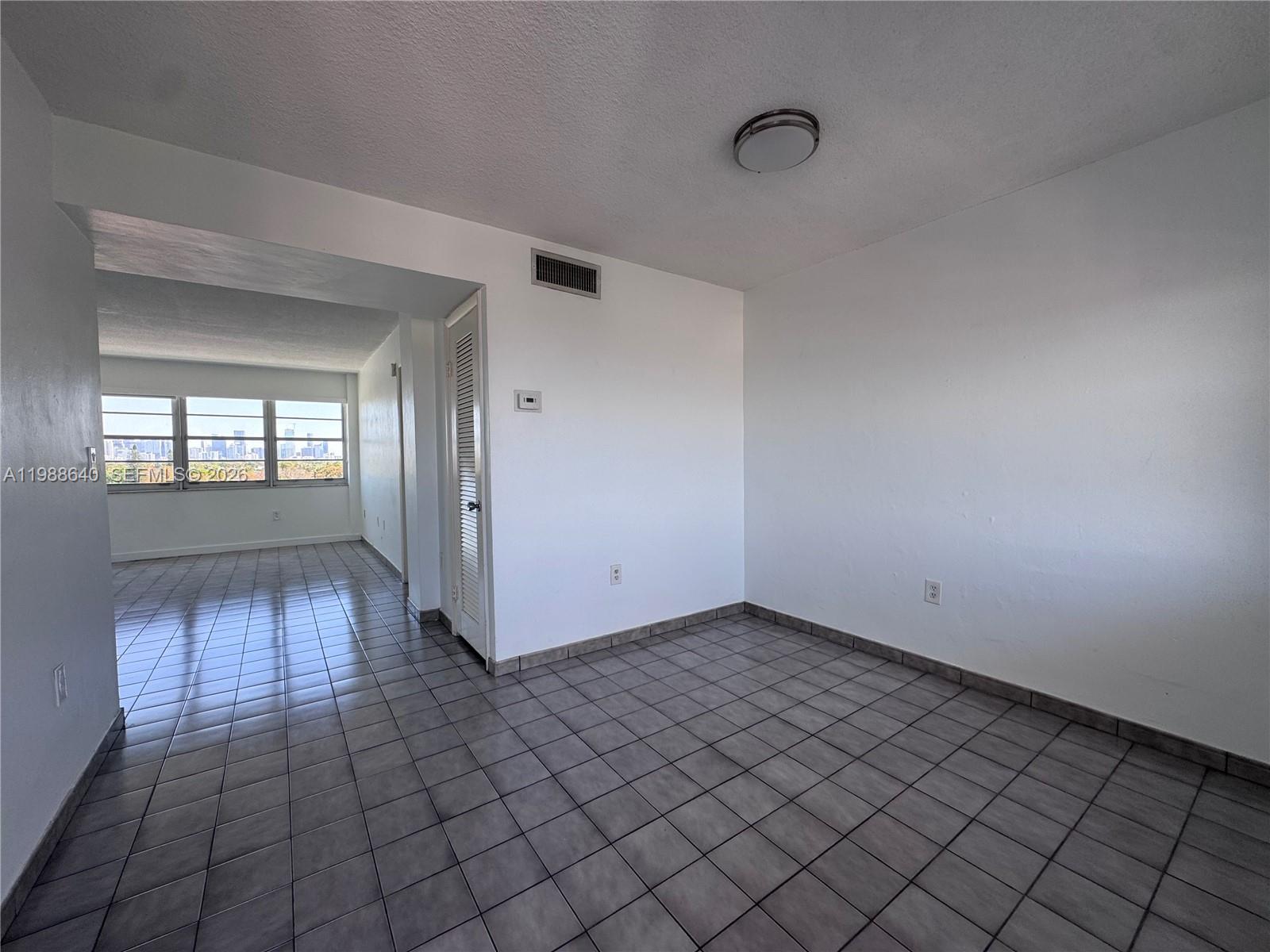 INTERNATIONAL TOWERS COND - Residential Lease