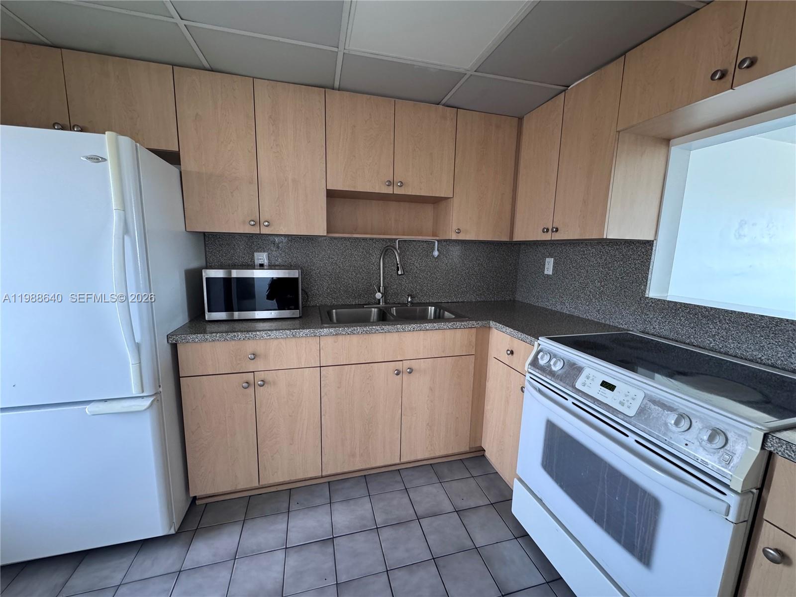 INTERNATIONAL TOWERS COND - Residential Lease