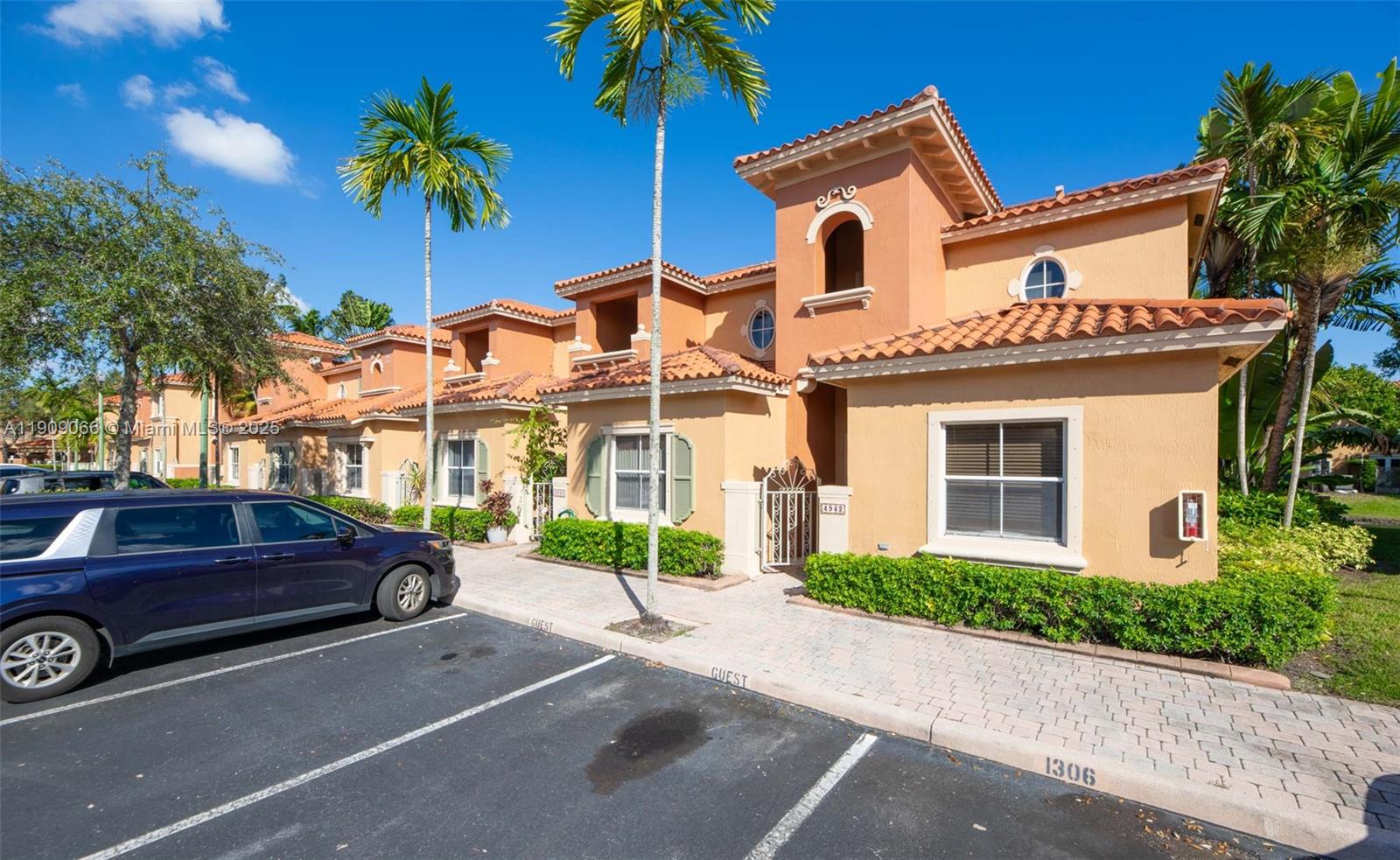 VILLAS AT HARBOR ISLES CO - Residential