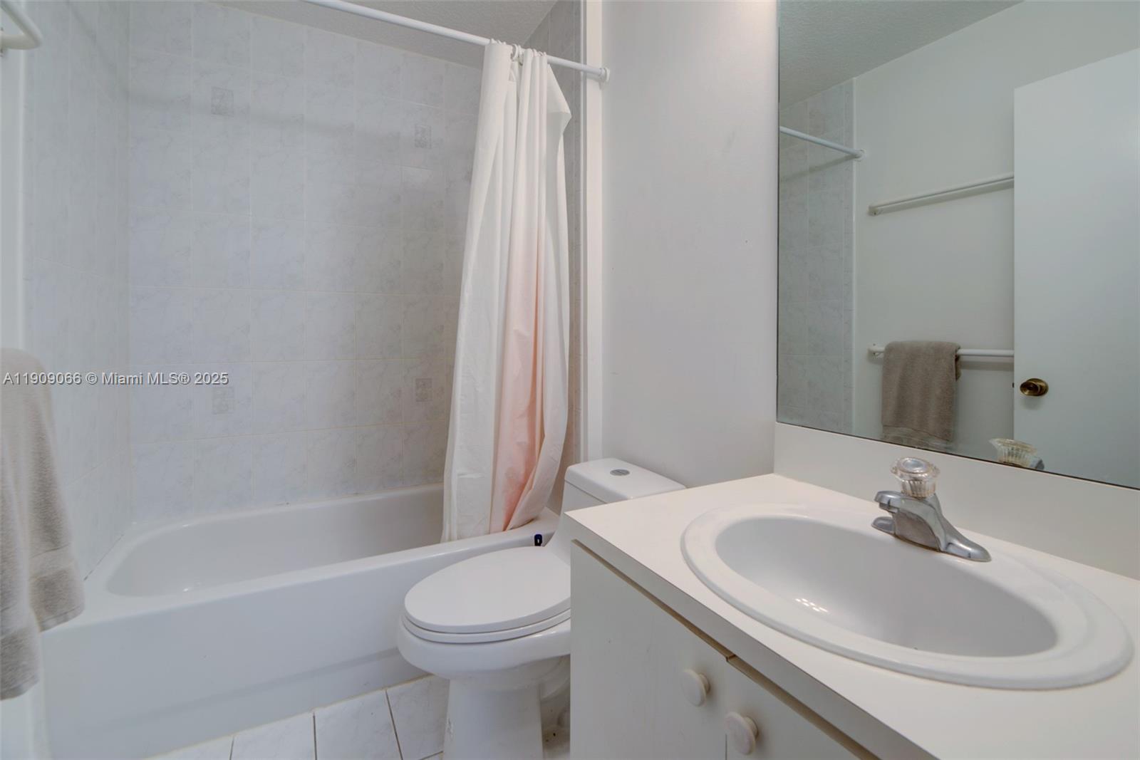 VILLAS AT HARBOR ISLES CO - Residential