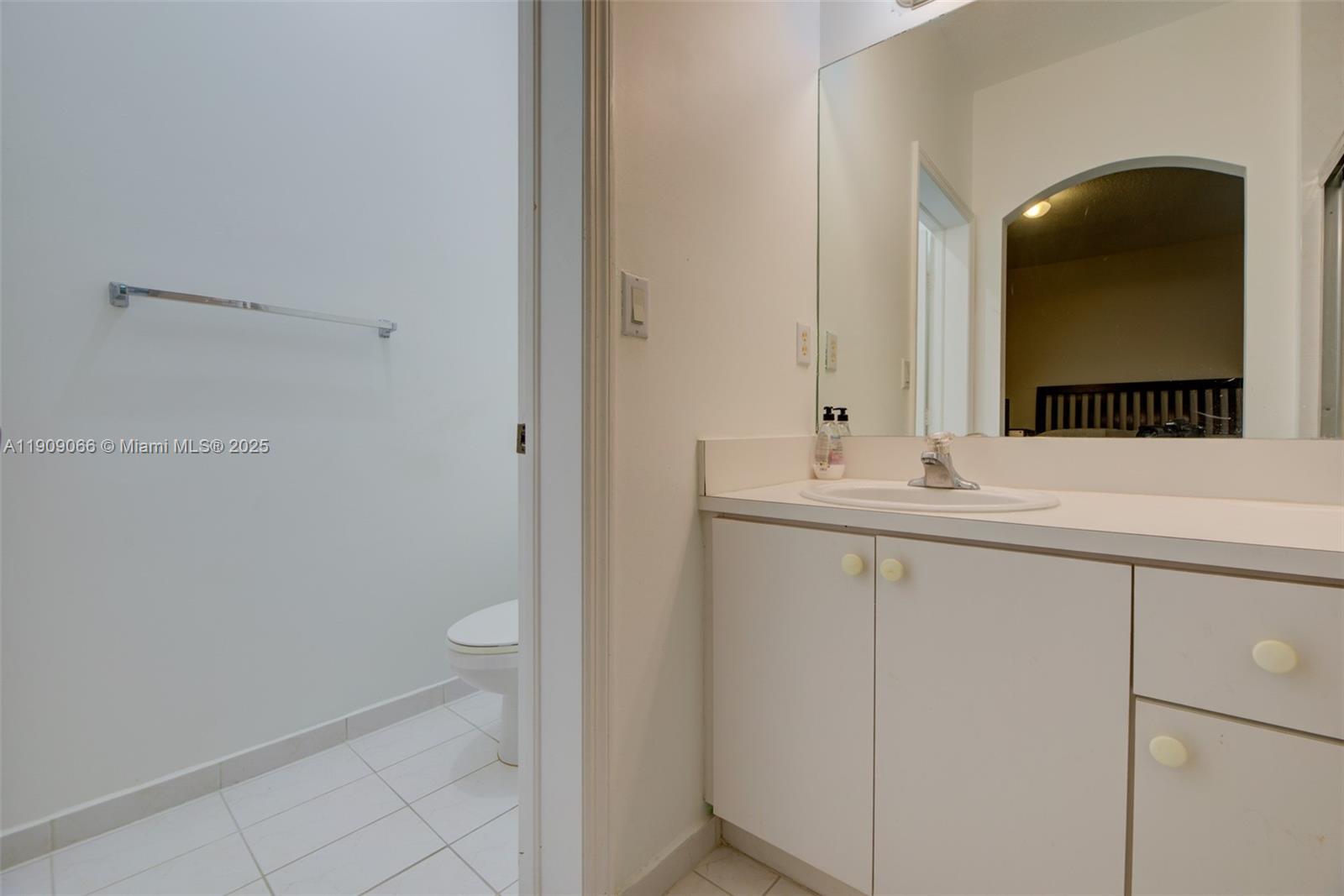 VILLAS AT HARBOR ISLES CO - Residential