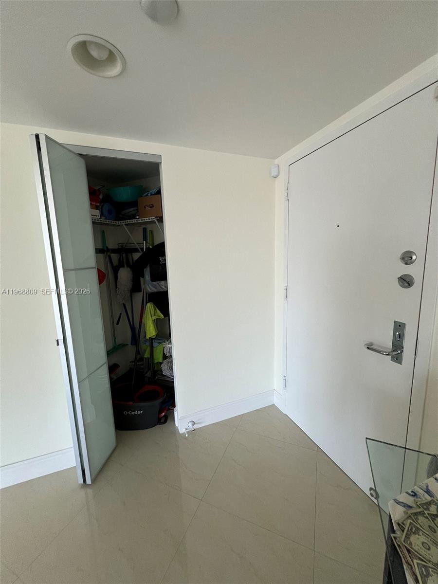 MYSTIC POINTE TOWER 500 C - Residential