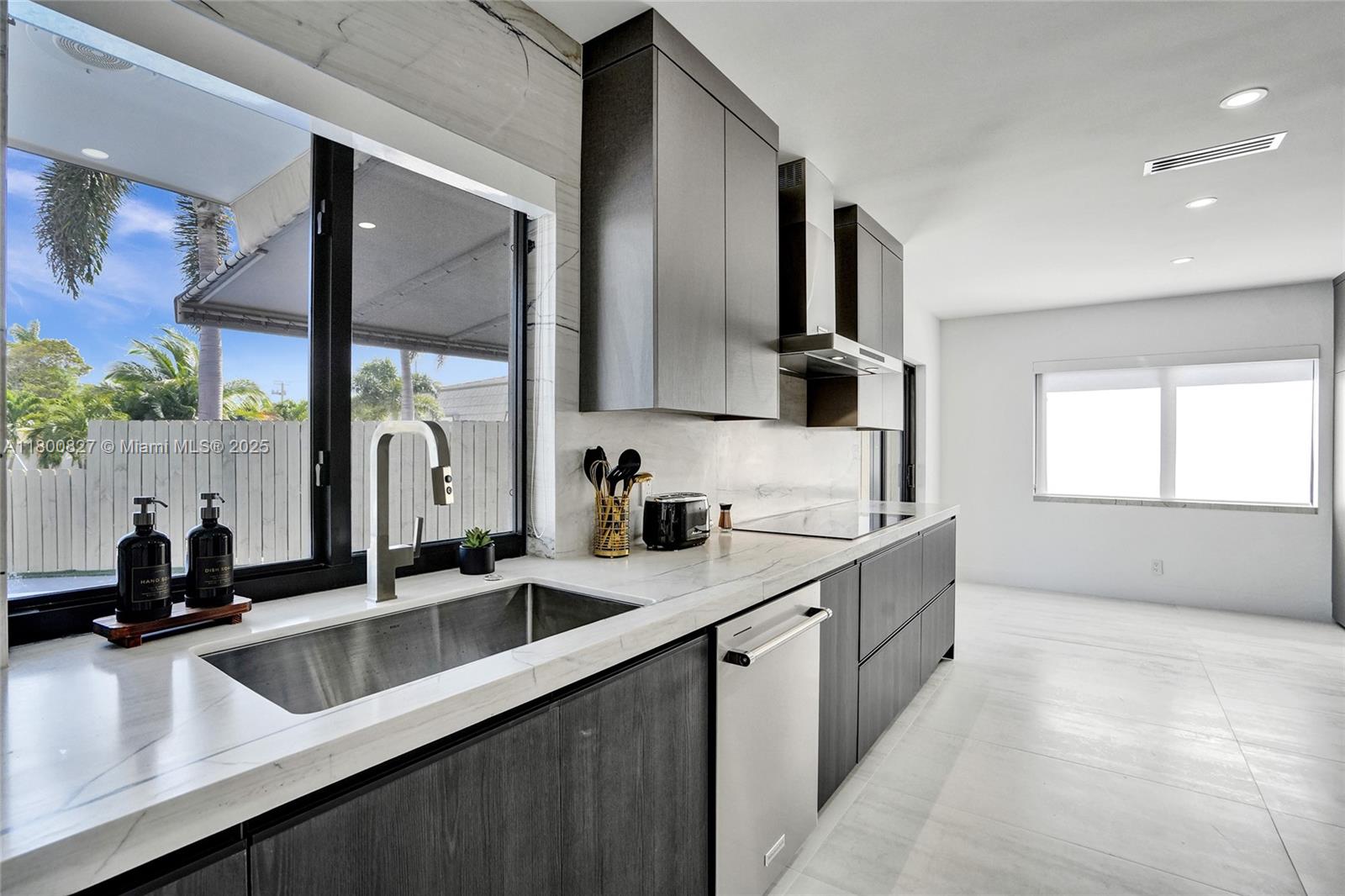 CORAL RIDGE COUNTRY CLUB - Residential