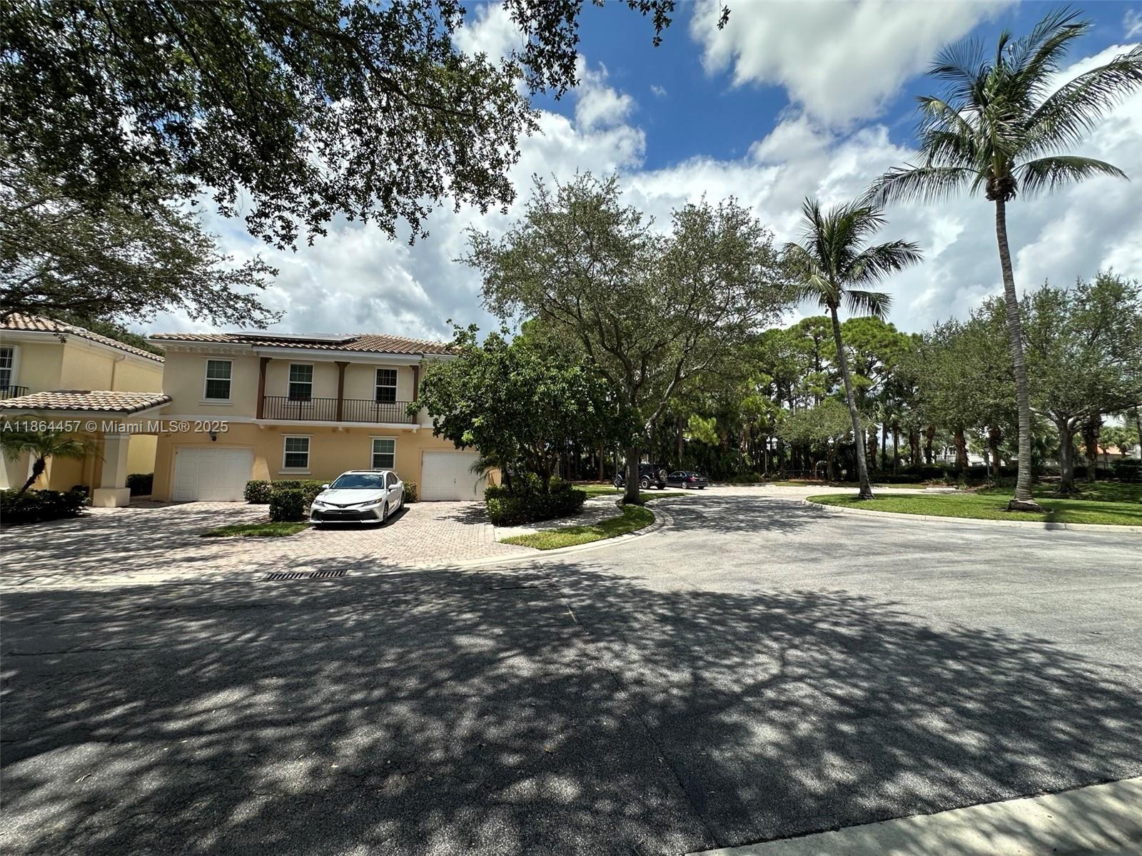 CATALINA LAKES - Residential