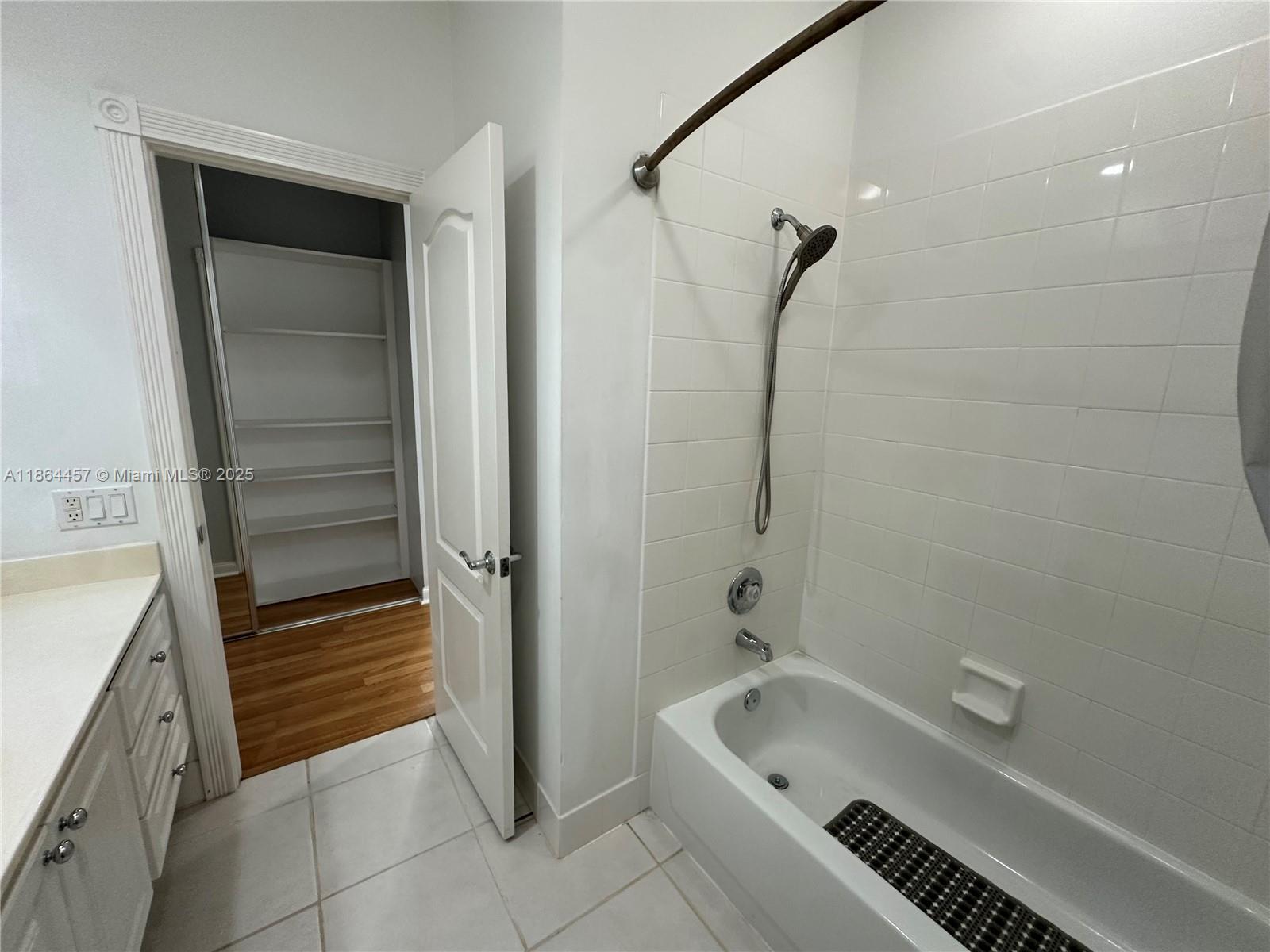CATALINA LAKES - Residential