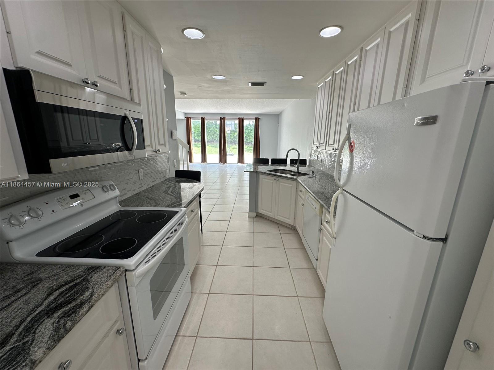 CATALINA LAKES - Residential