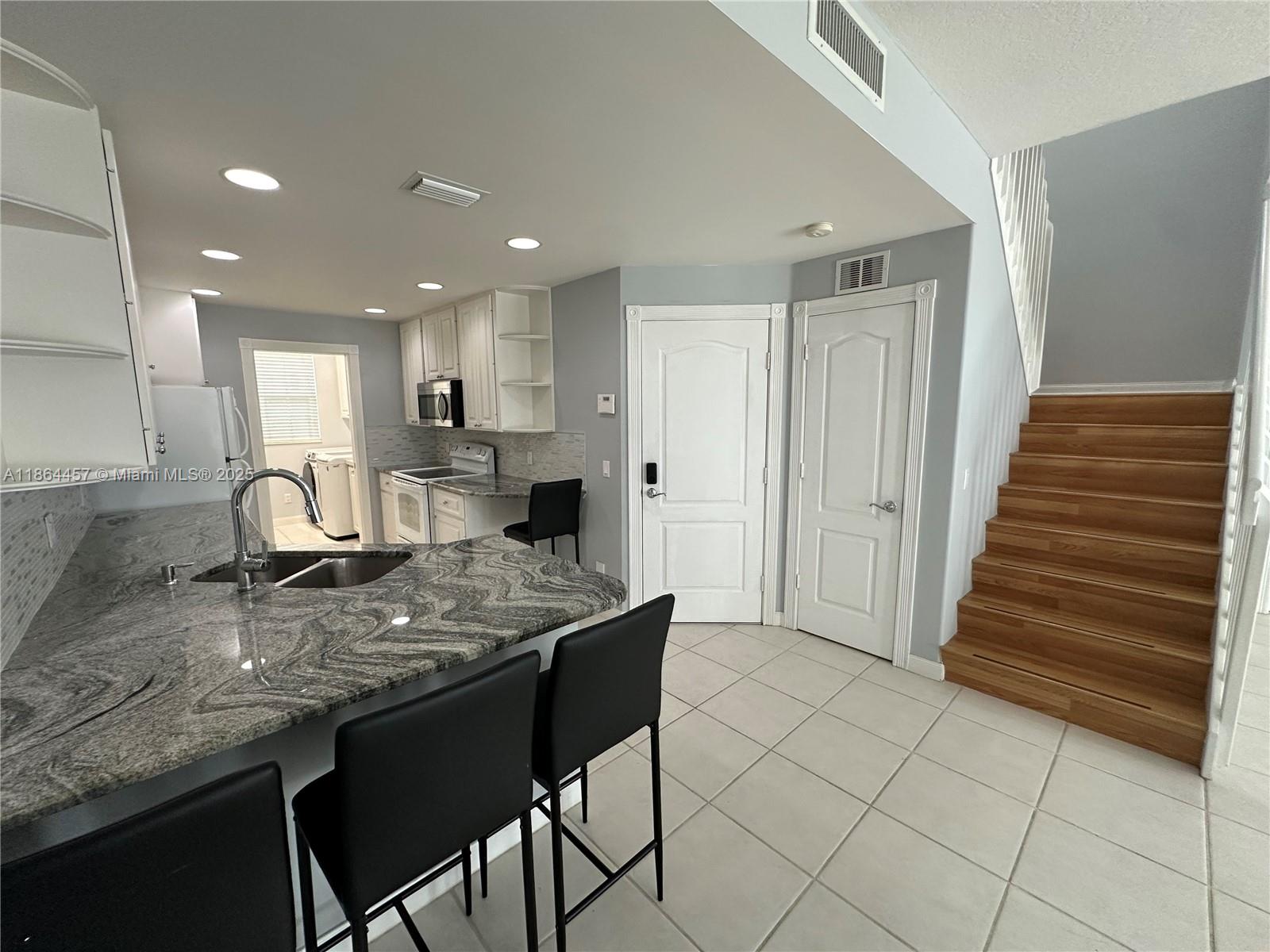 CATALINA LAKES - Residential