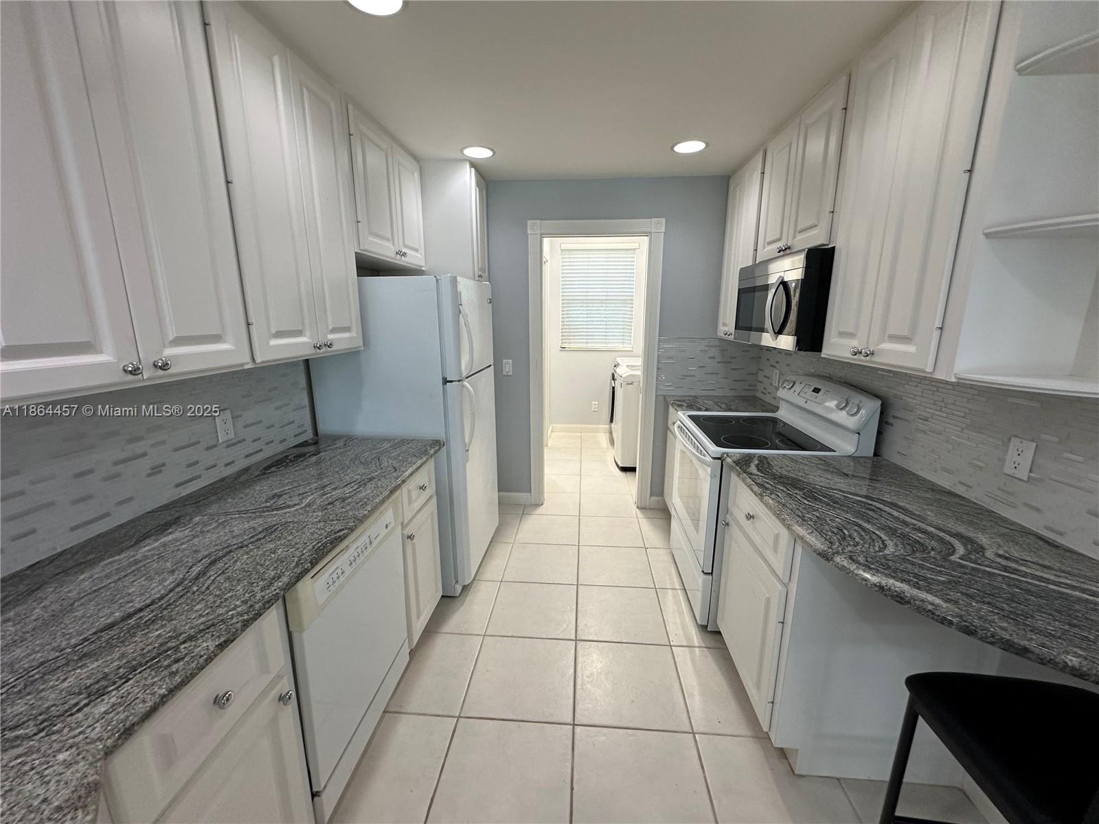 CATALINA LAKES - Residential