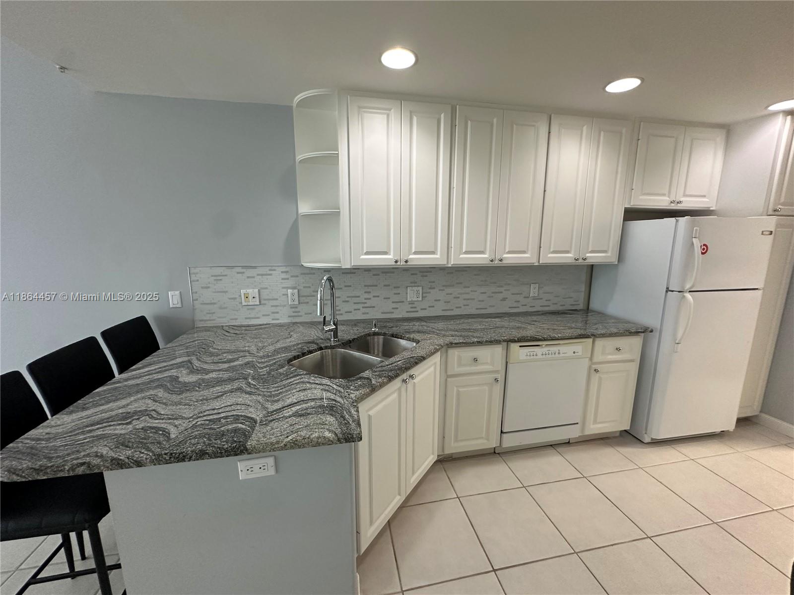 CATALINA LAKES - Residential