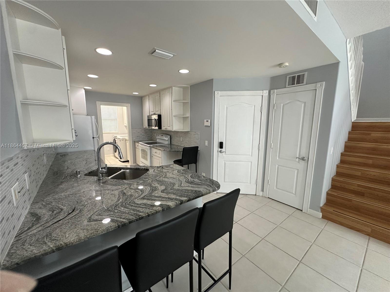 CATALINA LAKES - Residential