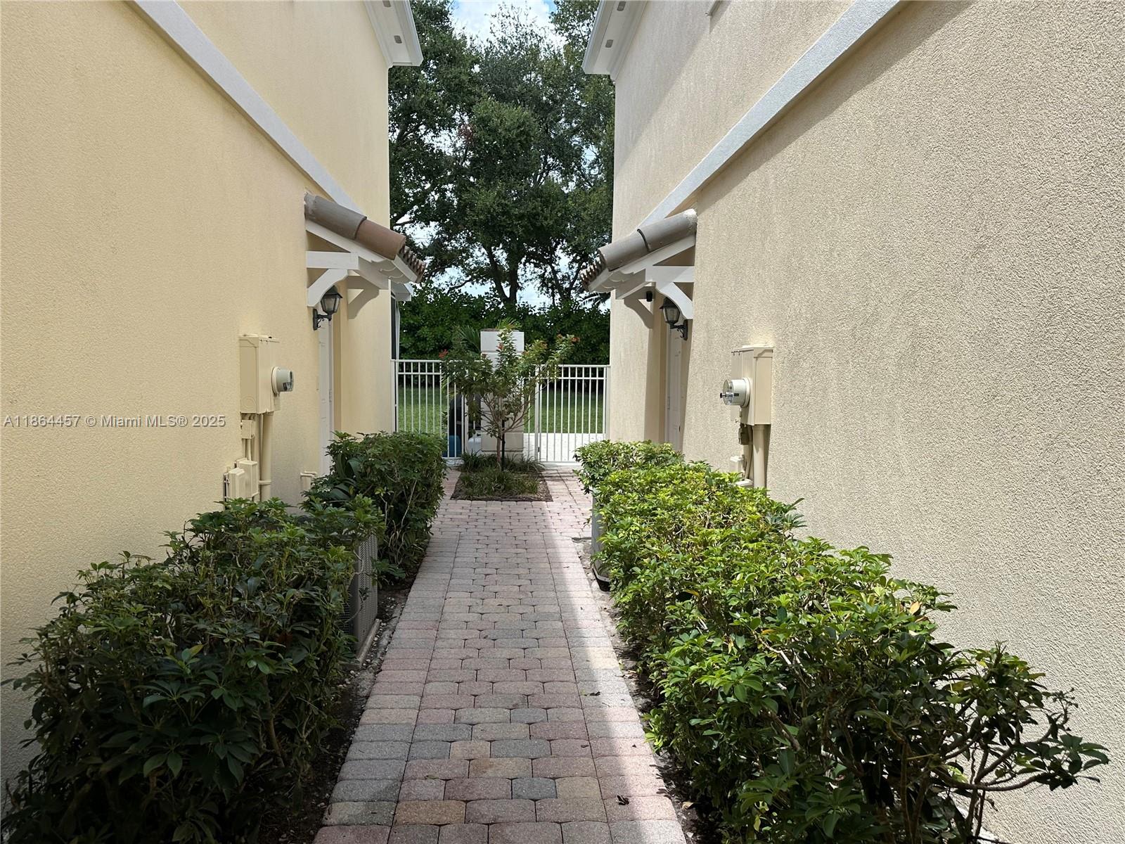 CATALINA LAKES - Residential