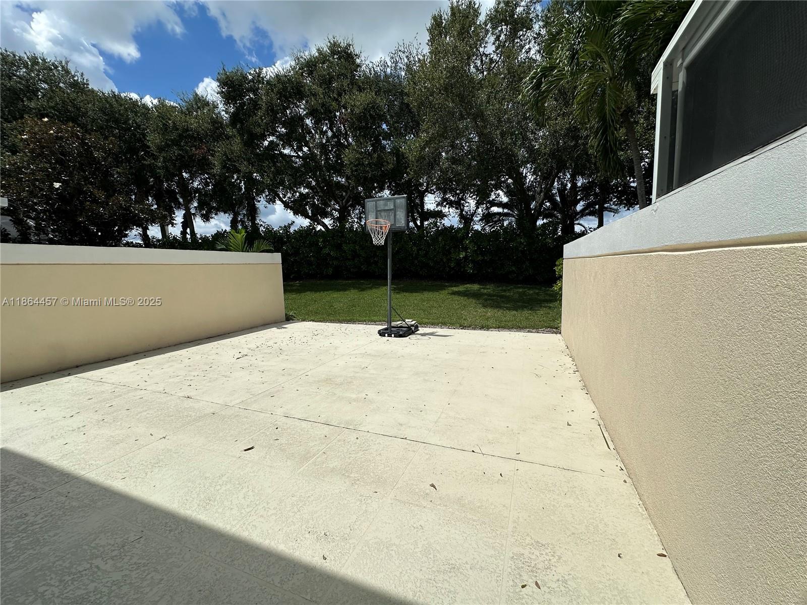 CATALINA LAKES - Residential