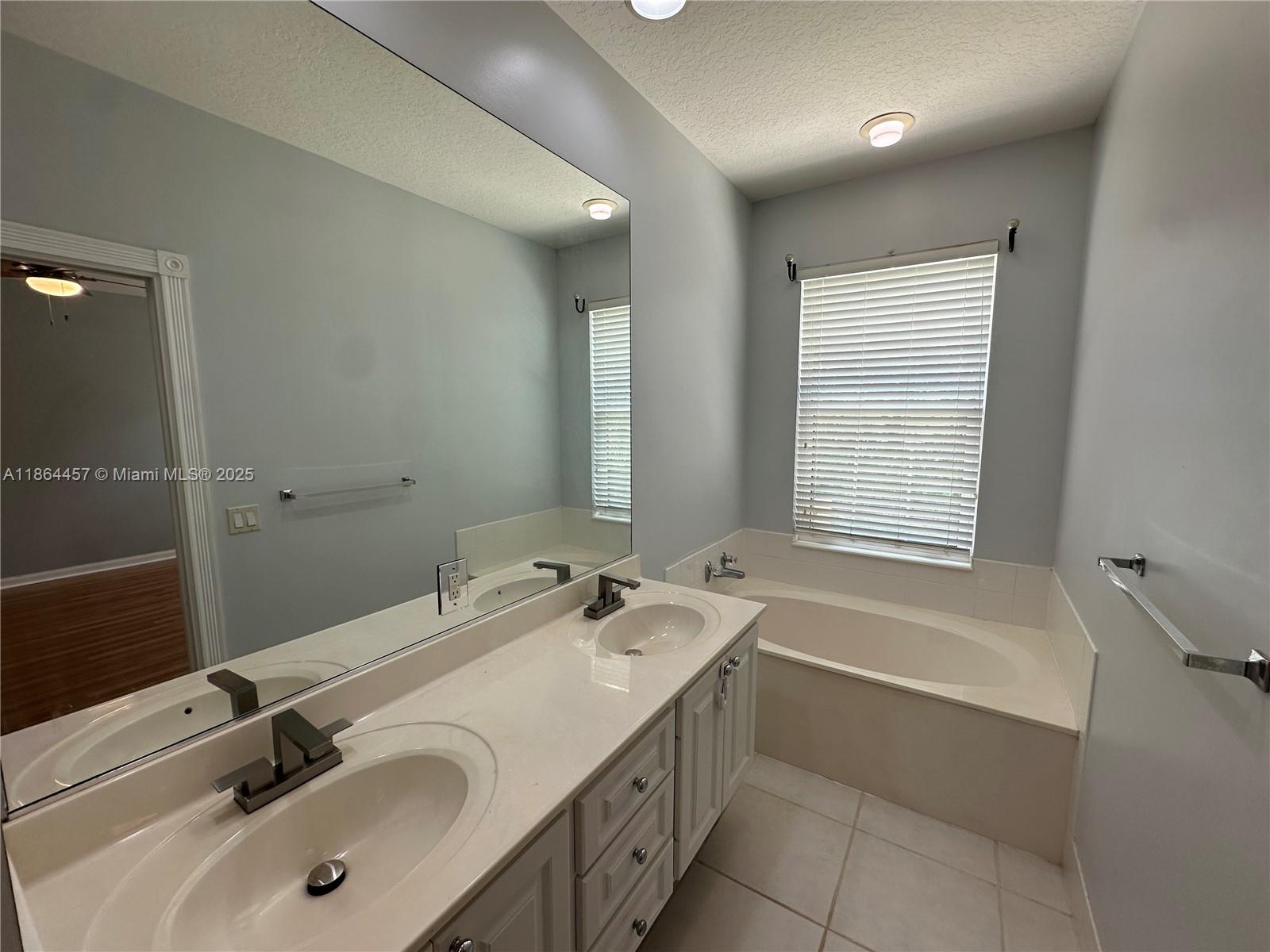 CATALINA LAKES - Residential
