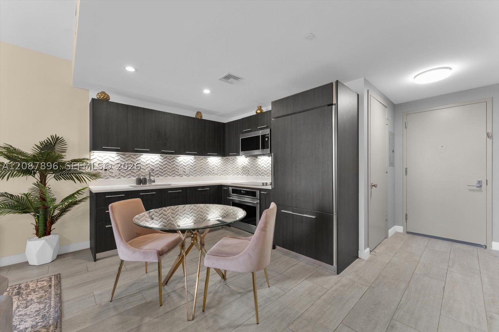 45 SW 9th St 1002