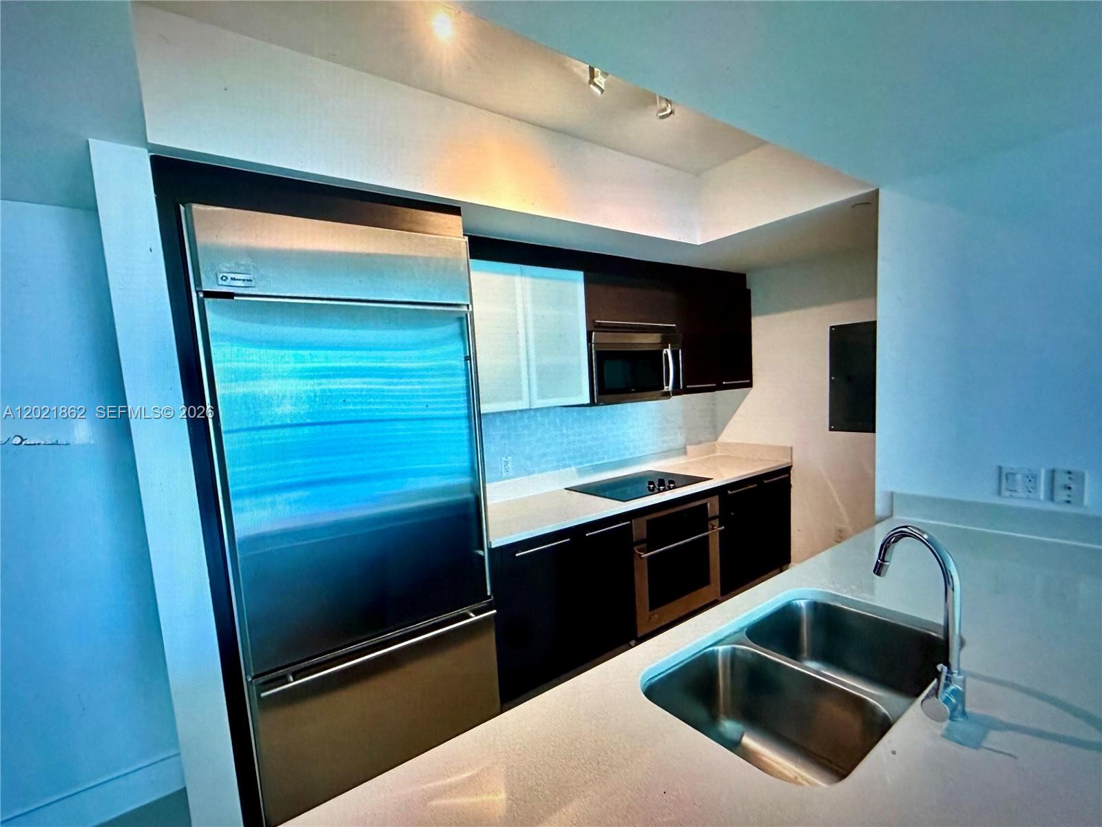 500 Brickell Ave 1600