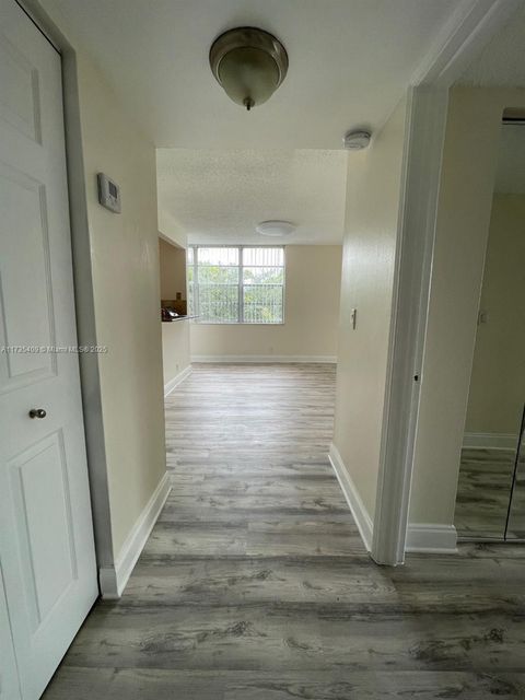 9471 Evergreen Pl 401 Davie FL 33324