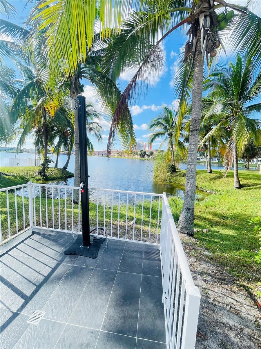 1540 Ne 191st St 205, Miami, Broward County, Florida - 1 Bedrooms  
2 Bathrooms - 