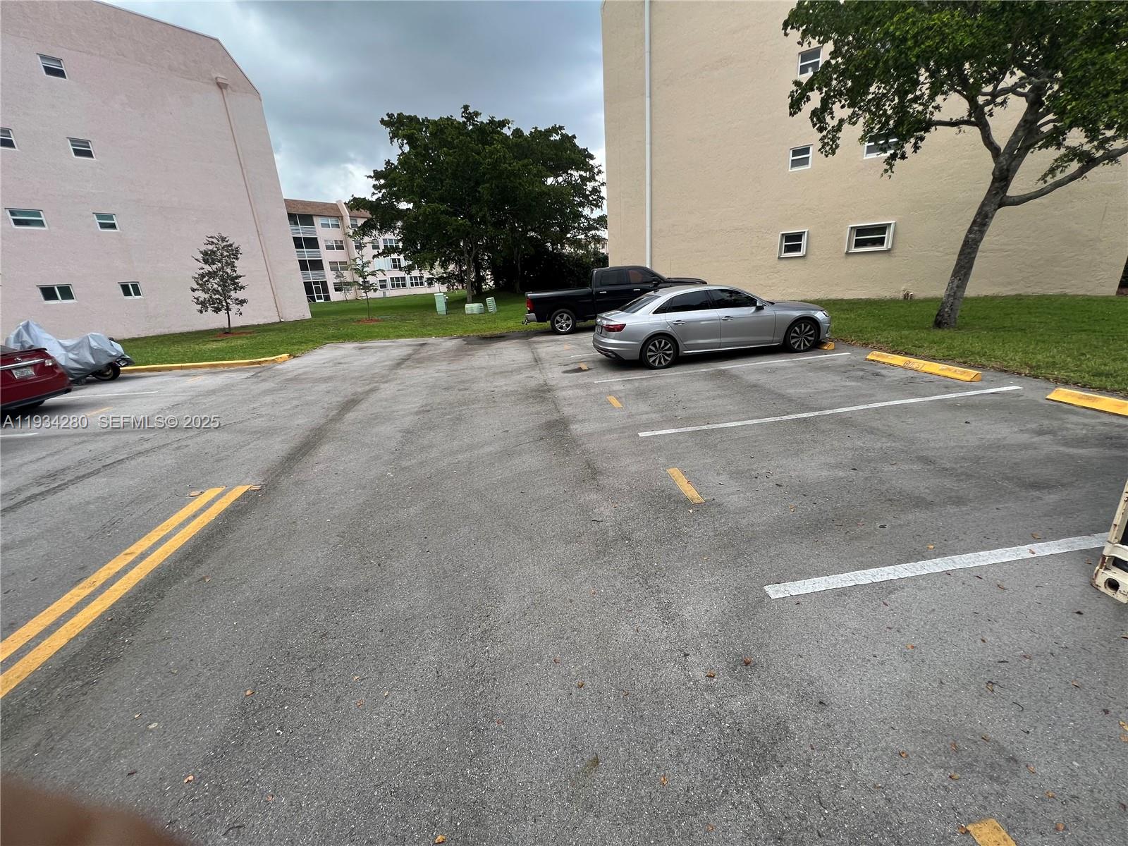 SUNRISE LAKES 187 CONDO - Residential