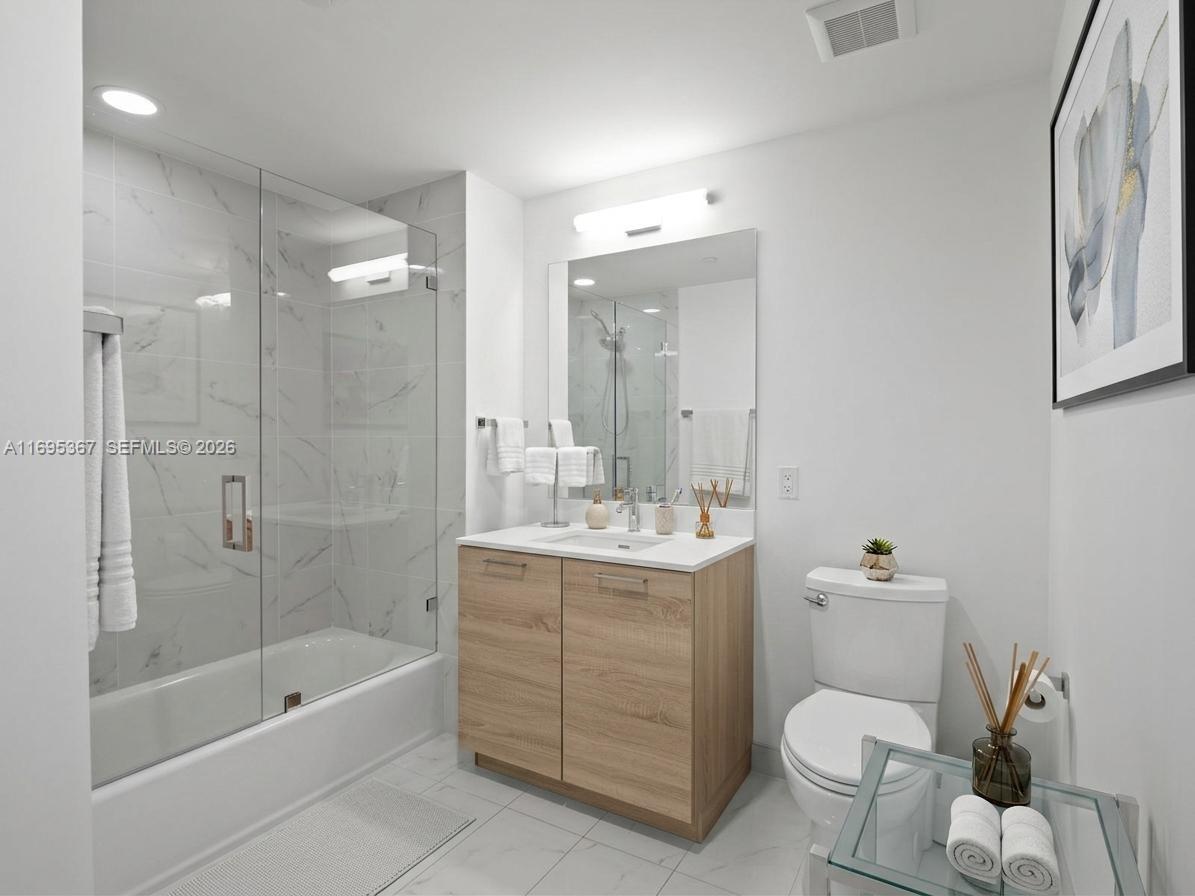 THE HARBOUR SOUTH CONDO - Residential