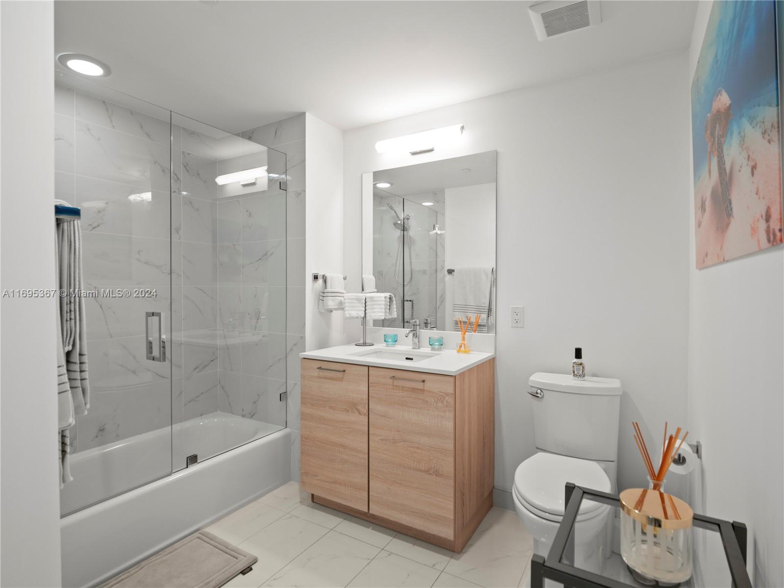 THE HARBOUR SOUTH CONDO - Residential