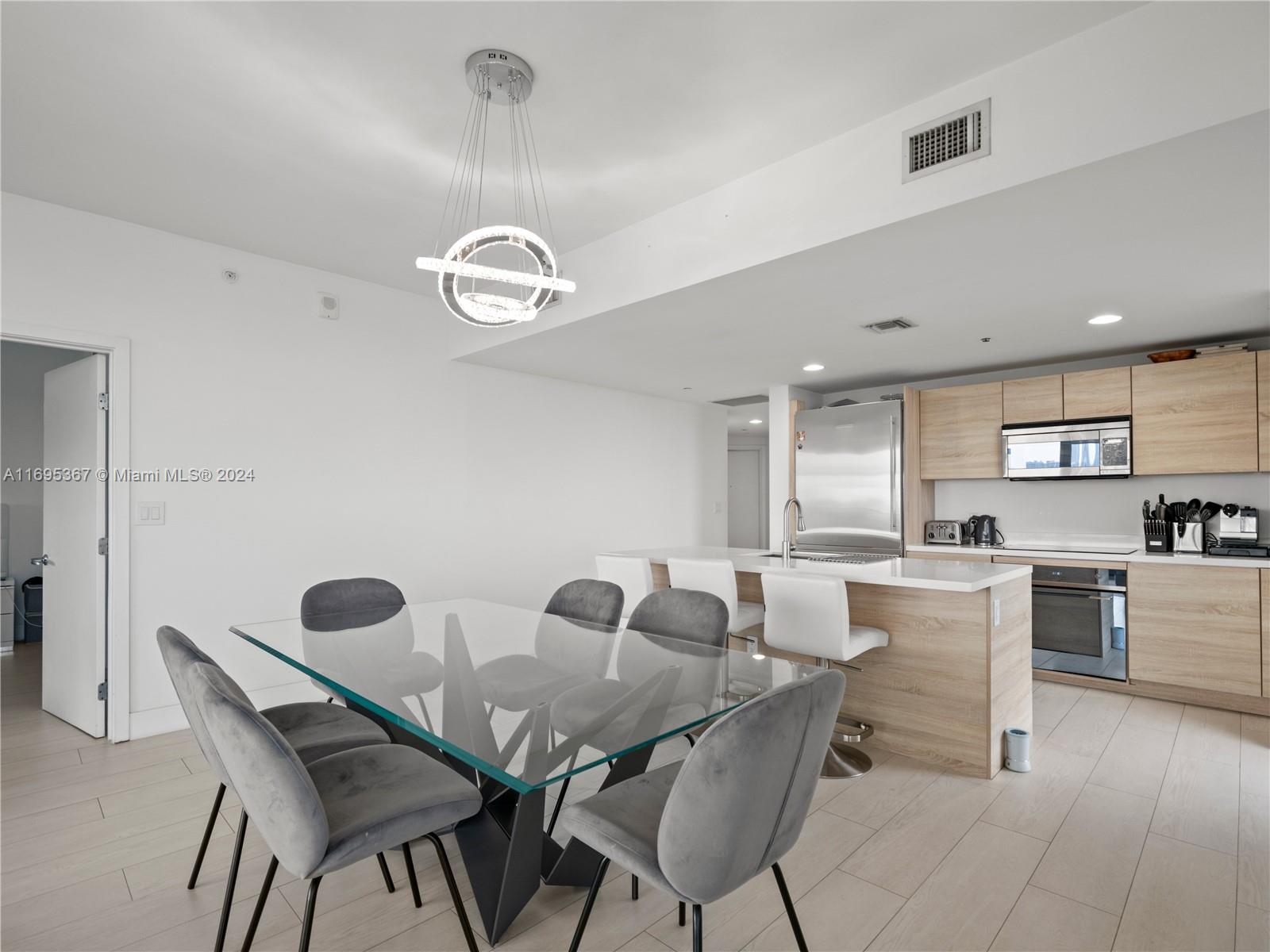 THE HARBOUR SOUTH CONDO - Residential