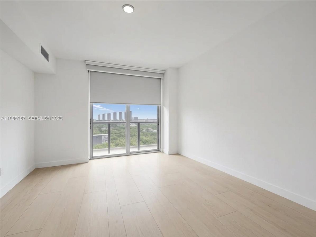 THE HARBOUR SOUTH CONDO - Residential