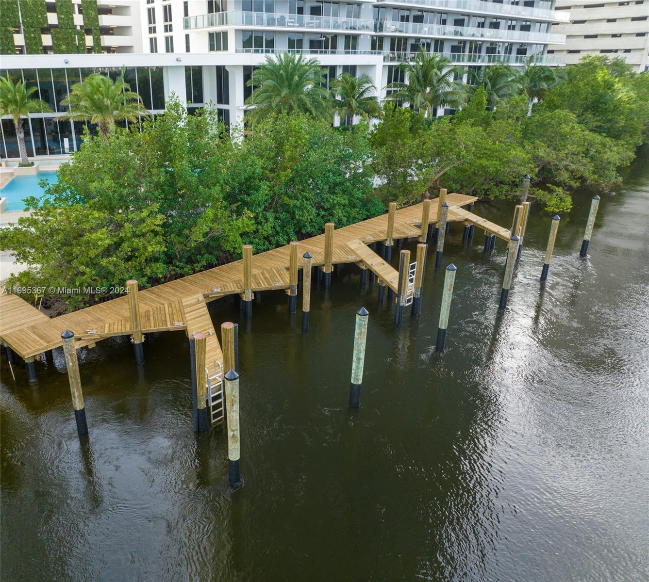 THE HARBOUR SOUTH CONDO - Residential