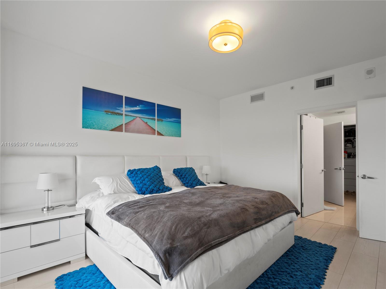 THE HARBOUR SOUTH CONDO - Residential