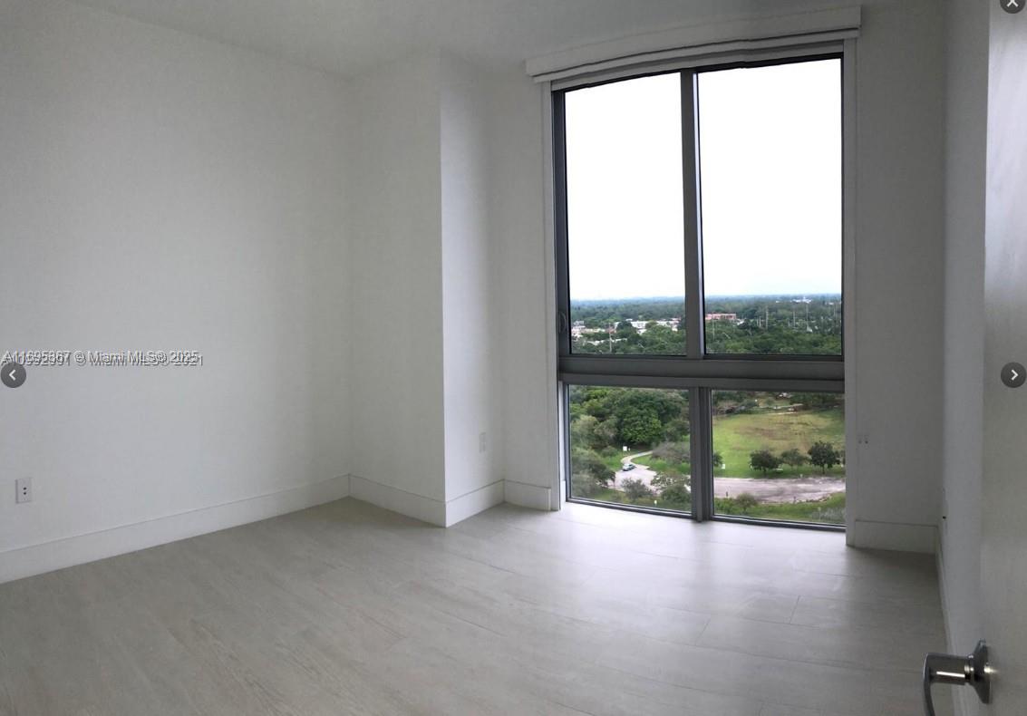 THE HARBOUR SOUTH CONDO - Residential