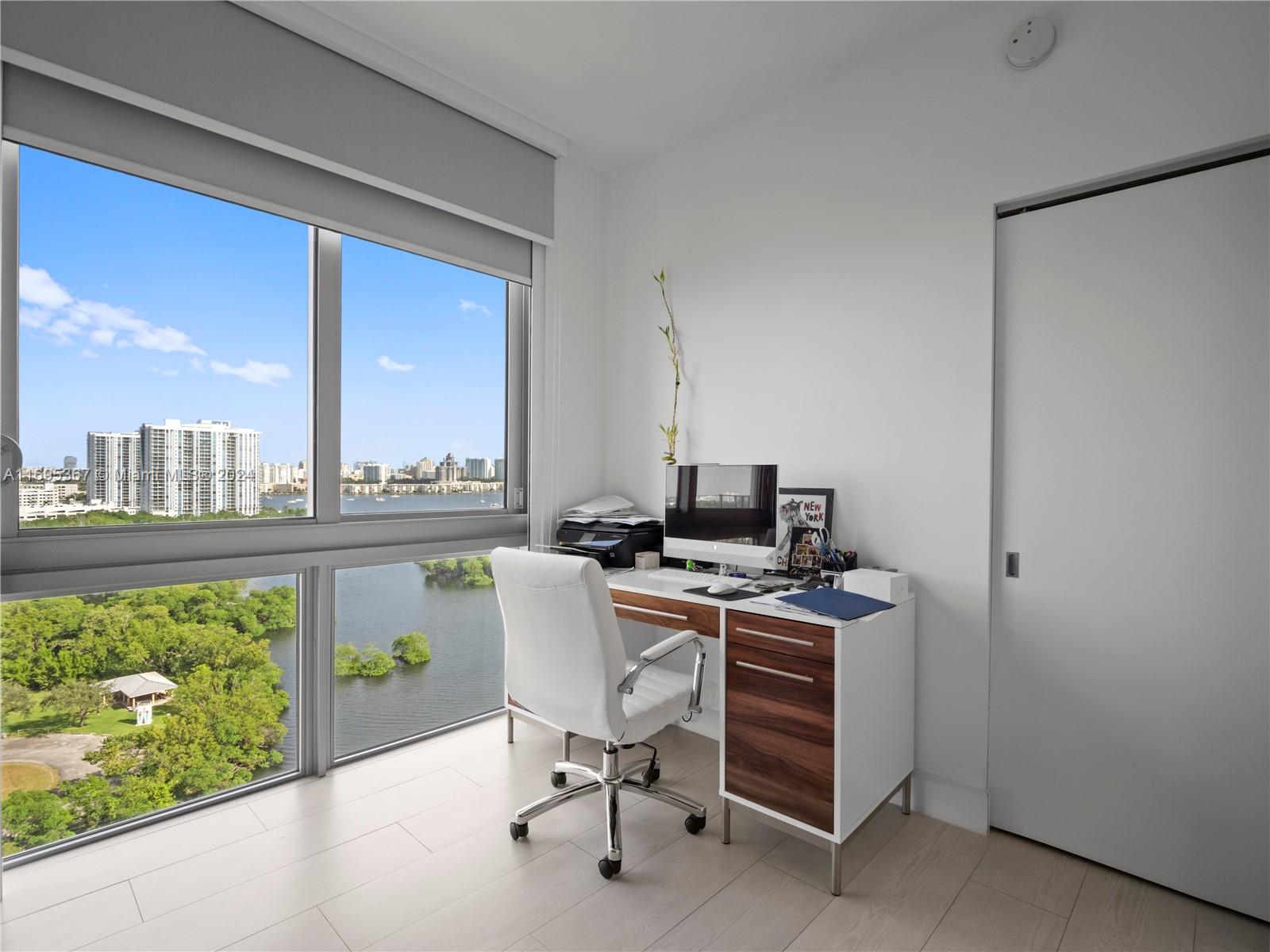 THE HARBOUR SOUTH CONDO - Residential