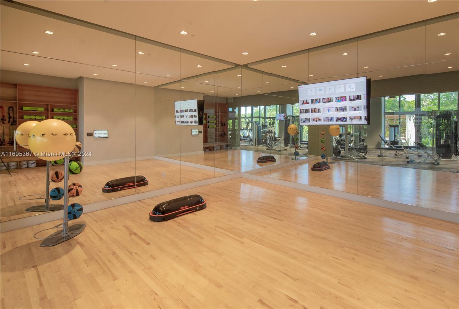 THE HARBOUR SOUTH CONDO - Residential