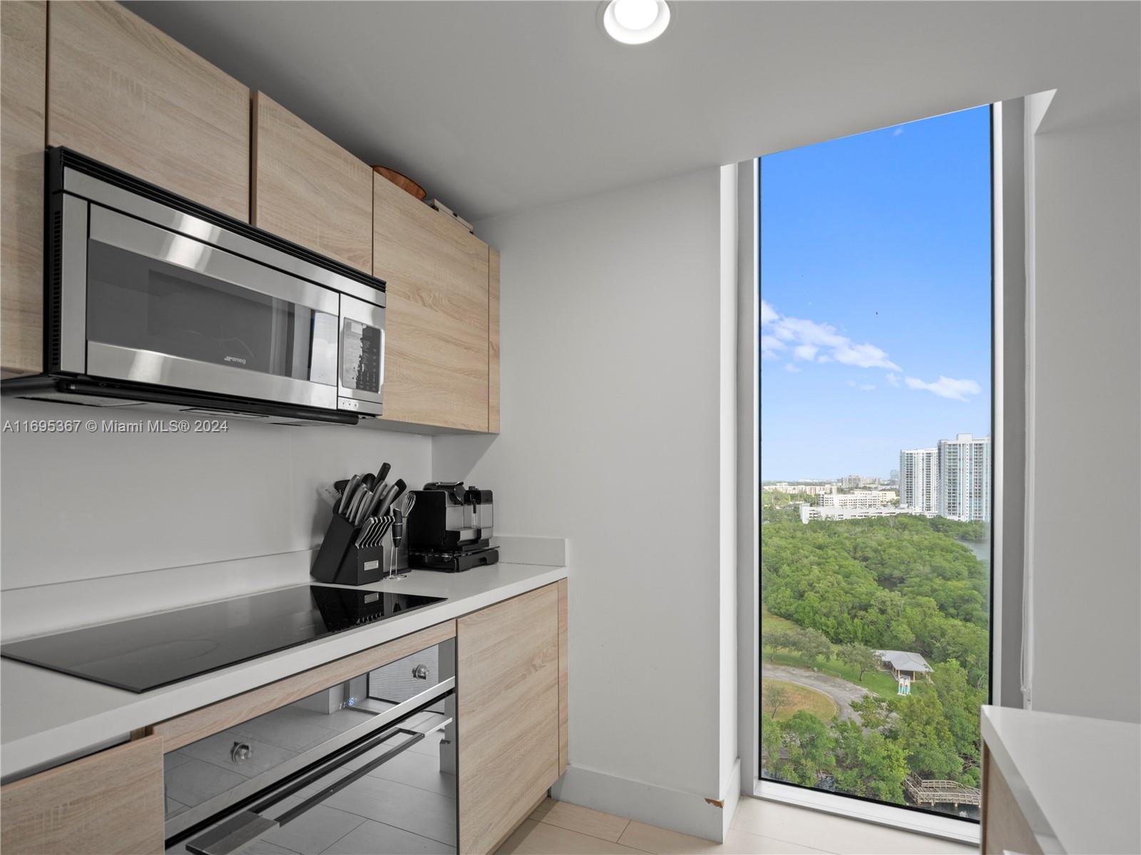 THE HARBOUR SOUTH CONDO - Residential