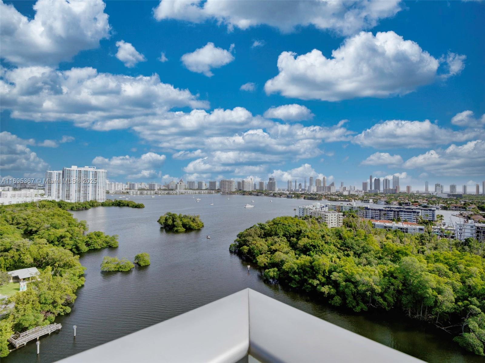 THE HARBOUR SOUTH CONDO - Residential