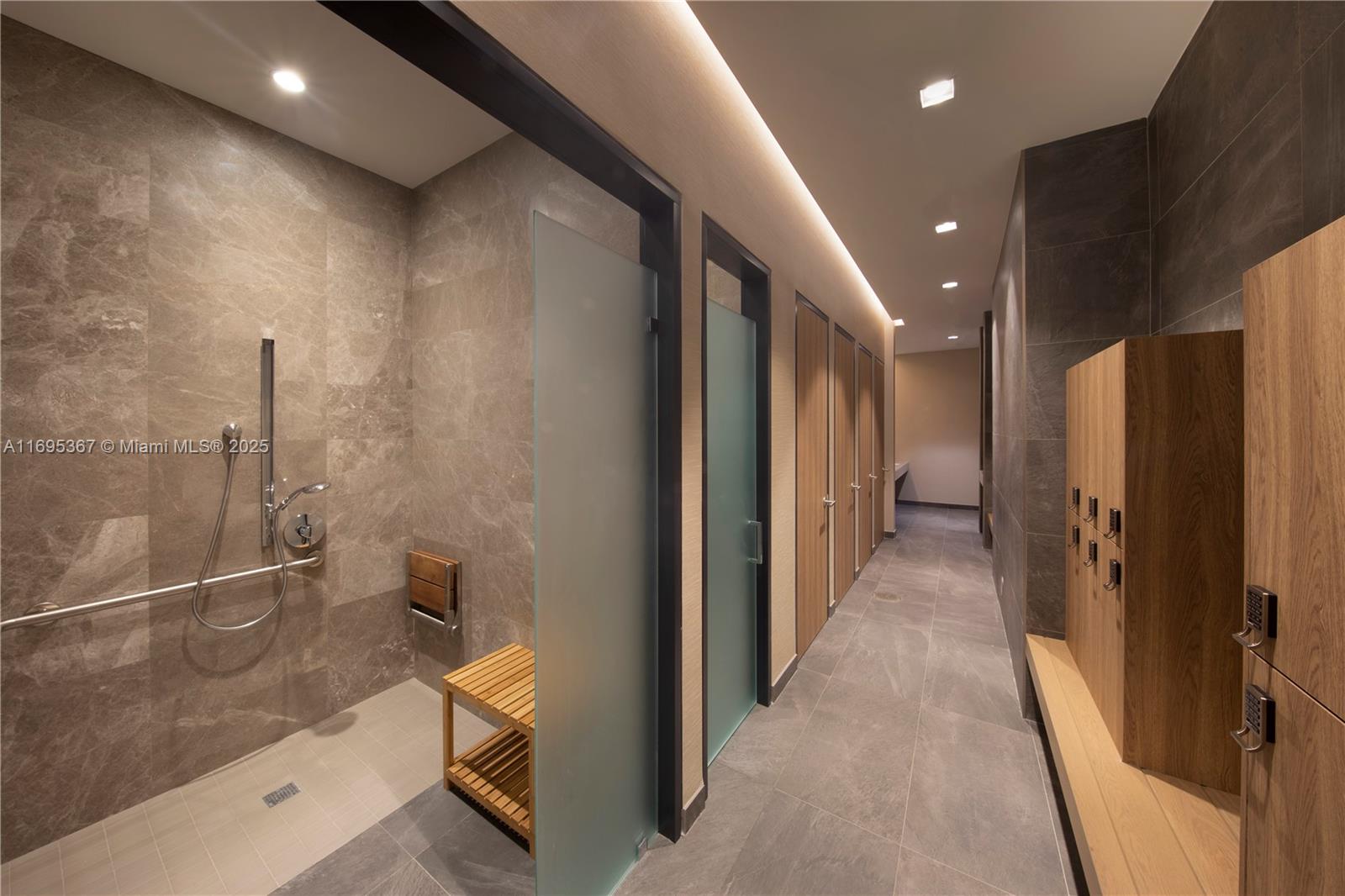 THE HARBOUR SOUTH CONDO - Residential