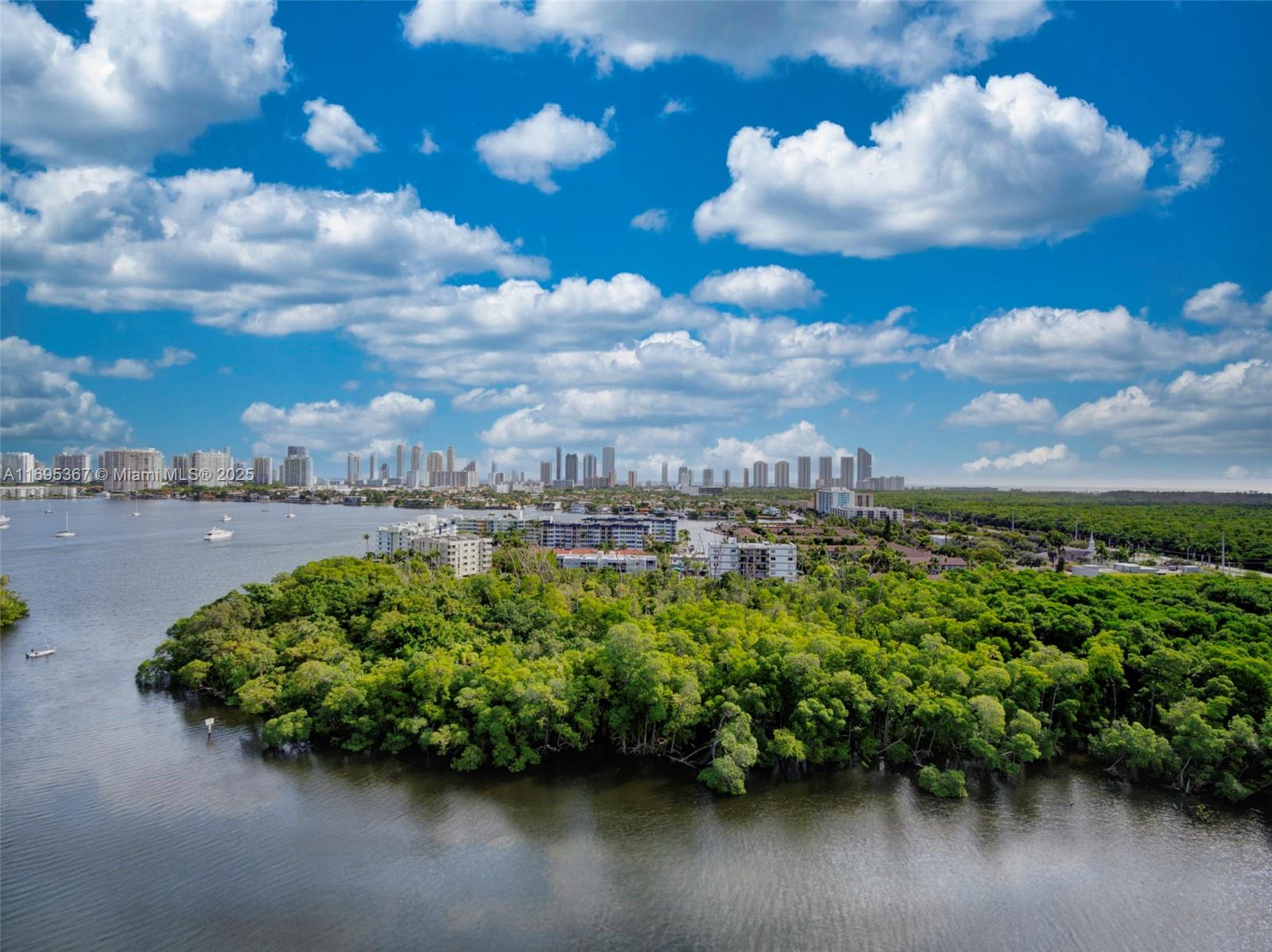 THE HARBOUR SOUTH CONDO - Residential