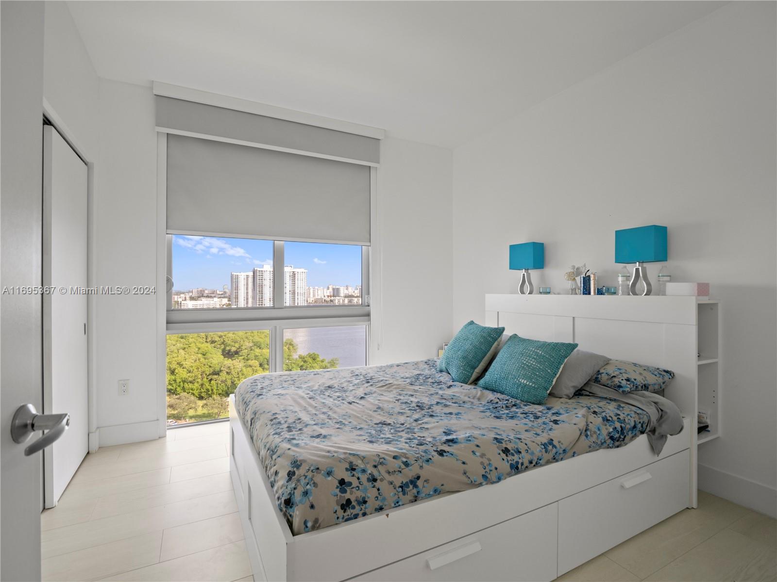 THE HARBOUR SOUTH CONDO - Residential