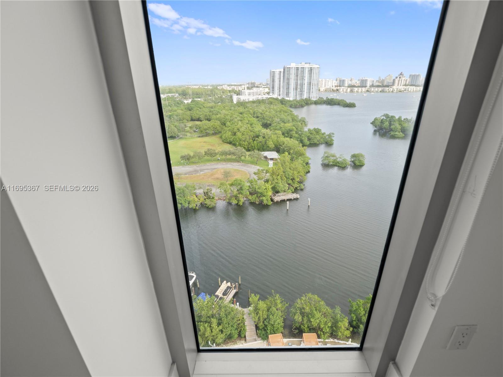 THE HARBOUR SOUTH CONDO - Residential