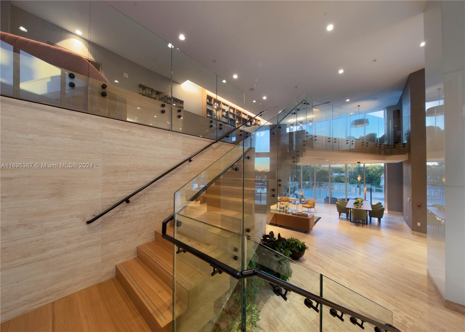 THE HARBOUR SOUTH CONDO - Residential